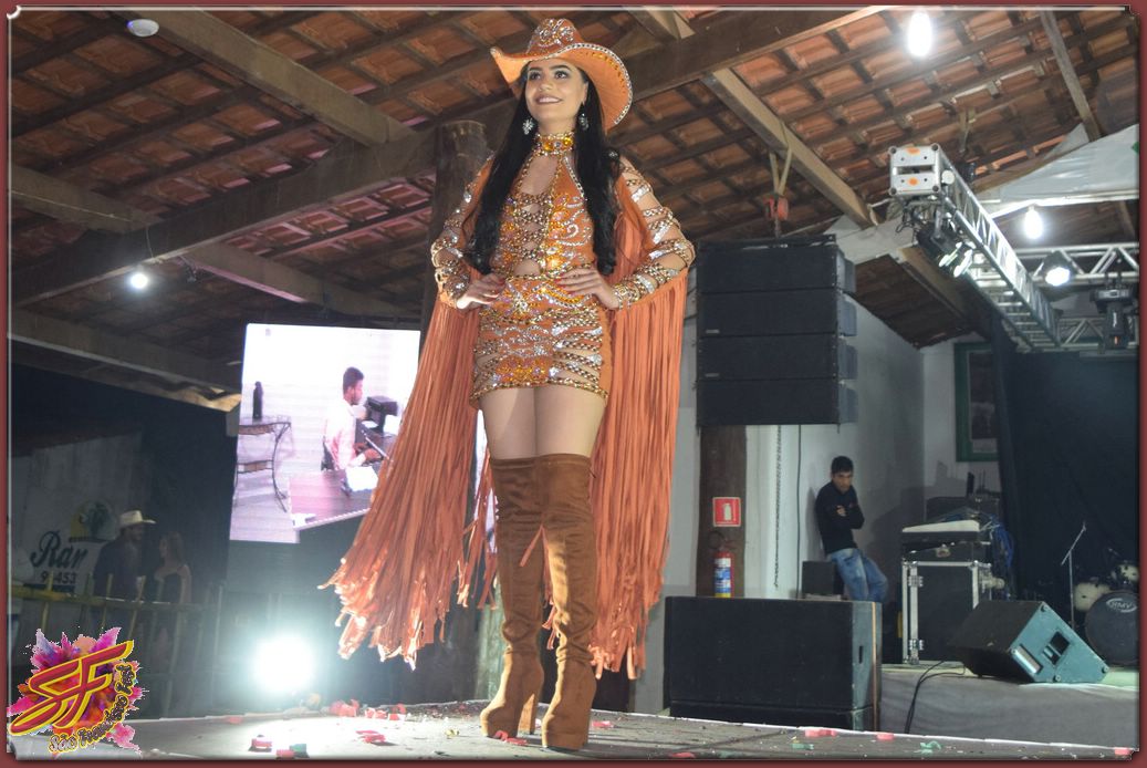 DESFILE DA RAINHA DA EXPOVALE 2019